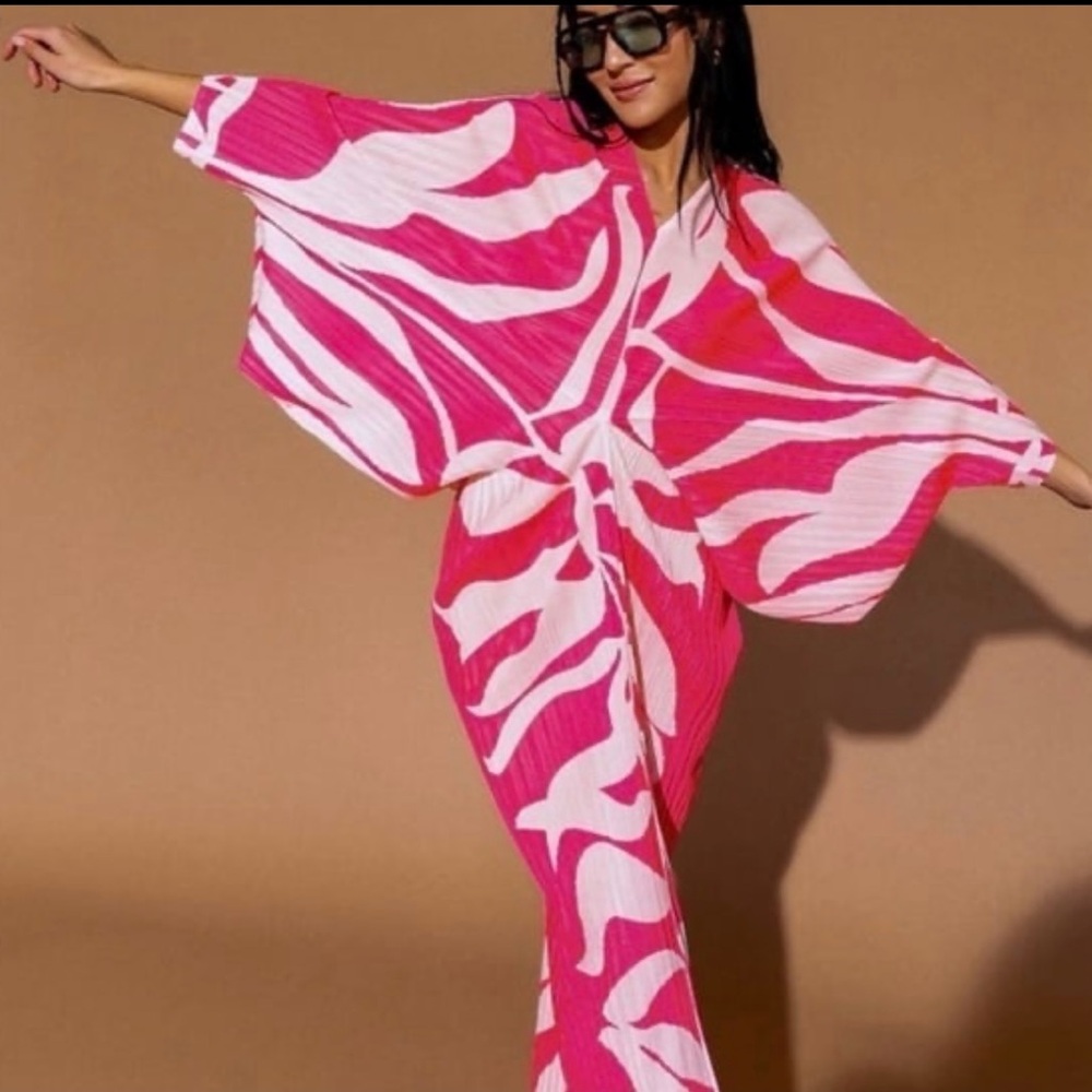 NWOT Dressed in LALA Pink and White Kimono Dress